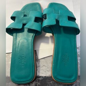 Hermès Oran Teal Green Leather Slide Sandals. Size 39 US 8.5